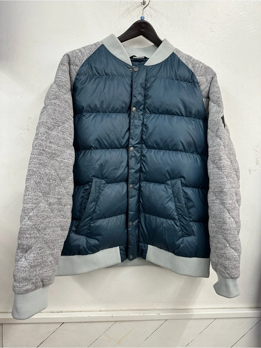 The north face grey navy blue quilted puffer jacket men’s size xl goose down